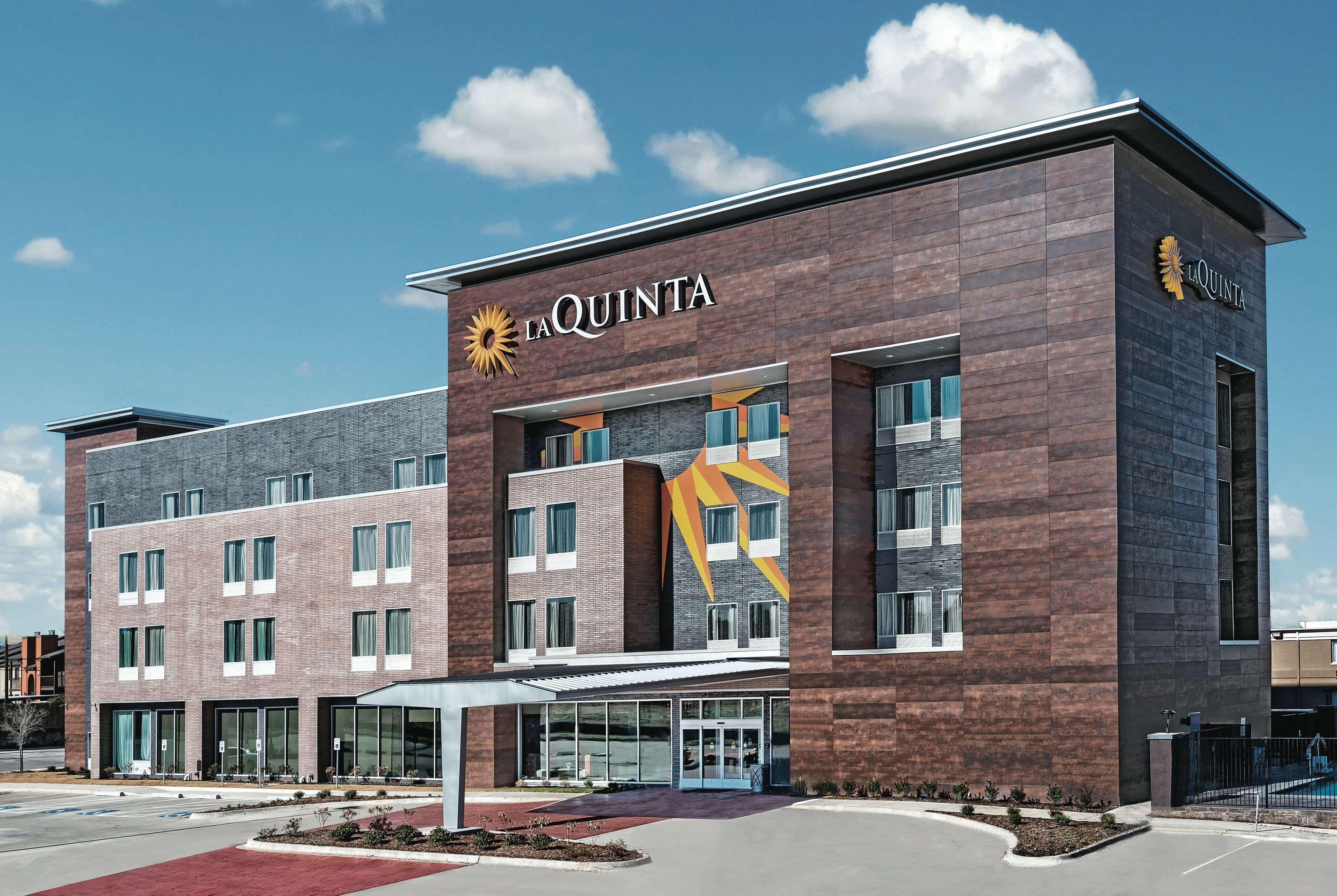 La Quinta By Wyndham Dallas Grand Prairie North Hotel Exterior photo