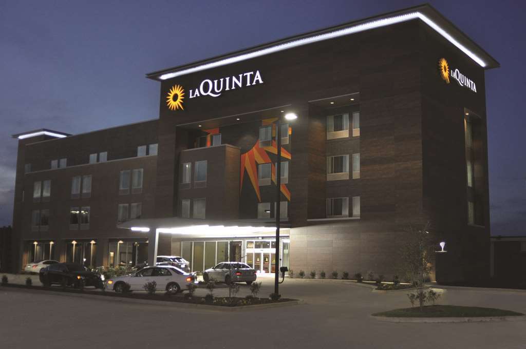 La Quinta By Wyndham Dallas Grand Prairie North Hotel Exterior photo